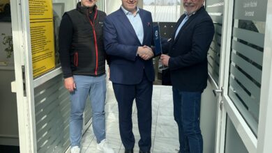 Copyright: Garanta / BU: Achim Stachl (Merbag GmbH, Standortleitung Brunn am Gebirge), Martin Heger (Geschäftsführer Merbag GmbH), Thomas Kogler (Zulassungsstellen-Hauptverantwortlicher der Garanta Versicherungs-AG).