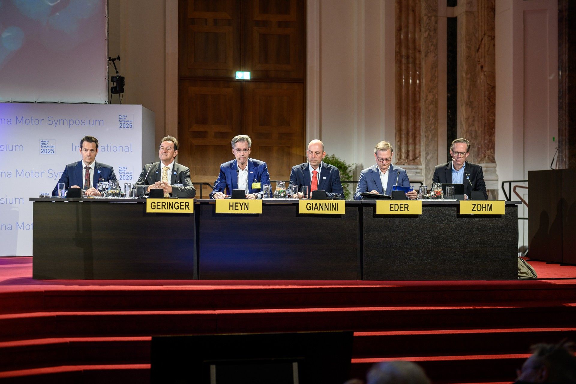 Copyright: ÖVK Ranger / BU: Bernhard Geringer (ÖVK), Markus Heyn (Bosch AG), Matias Giannini (Horse Powertrain), Torsten Eder (Mercedes-Benz), Frederik Zohm (MAN) (v.l.)