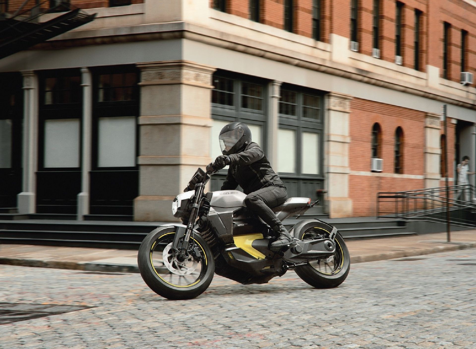 Copyright: BRP Inc. / BU: Das Can-Am Pulse Naked Bike ist mit dem innovativen Rotax E-Power-Motor ausgestattet.