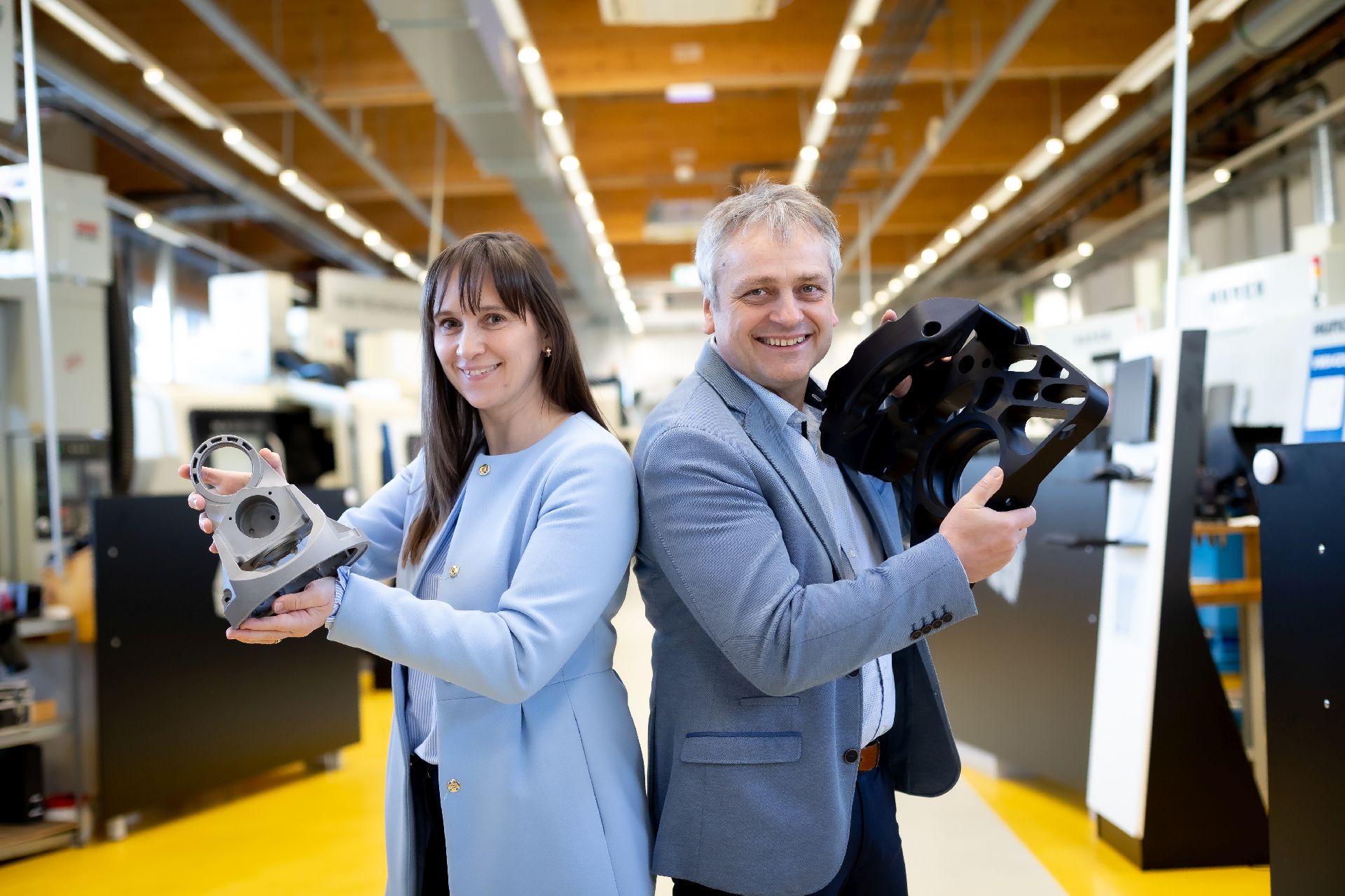 Copyright: Resch/Oliver Wolf / BU: Andrea und Gerald Resch führen das auf innovative Fertigungstechnologien spezialisierte Familienunternehmen.