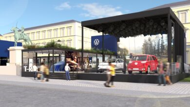 Copyright: Volkswagen / BU: Das offene Standkonzept von Volkwagen am Münchner Odeonsplatz soll die Nahbarkeit der Marke demonstrieren.