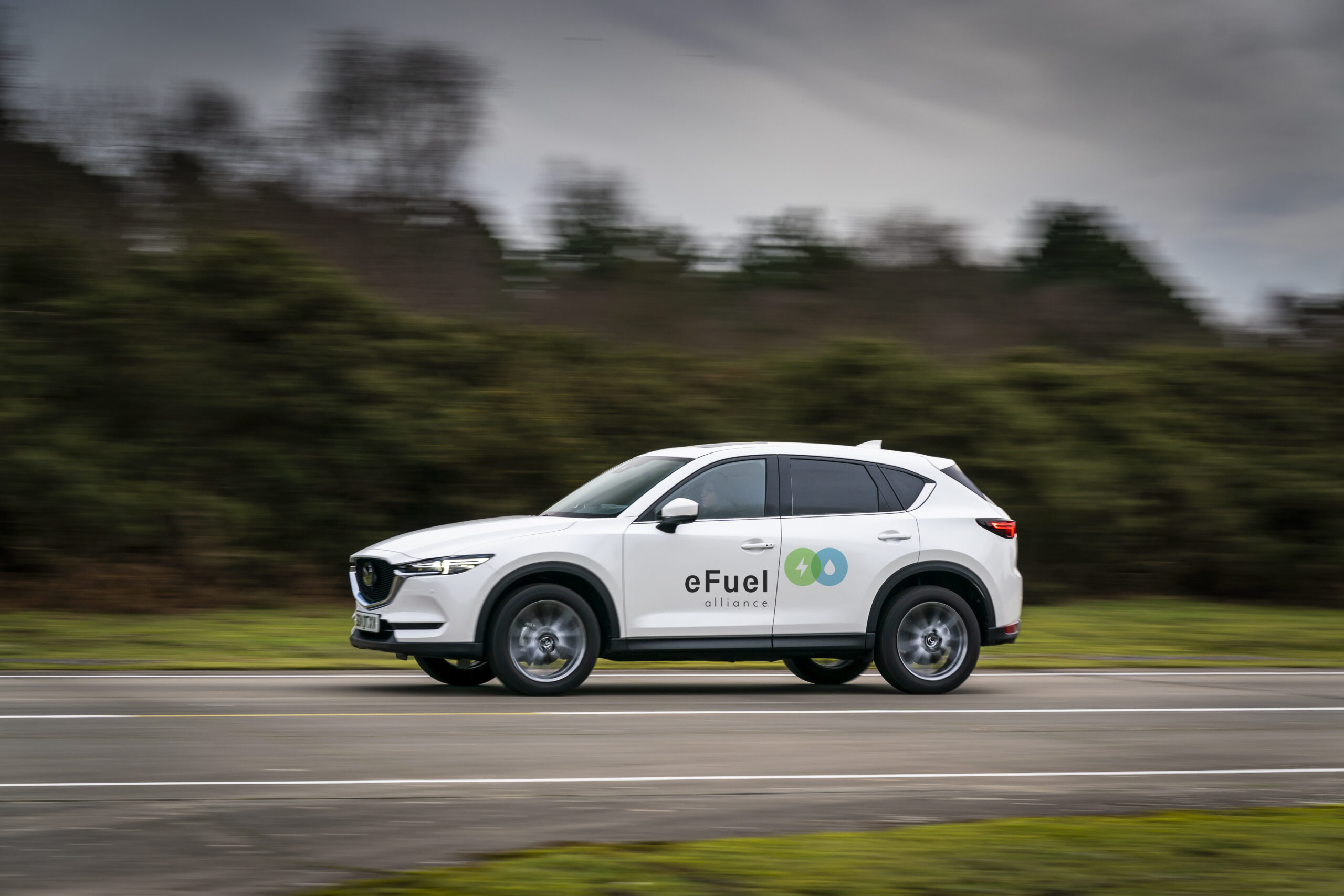 Mazda mit eFuels Aufkleber
