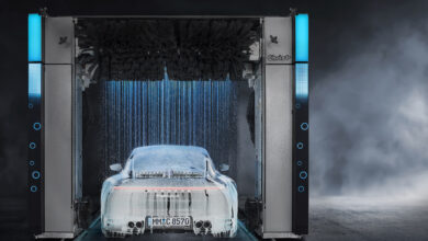 Porsche 911 in der Waschanlage