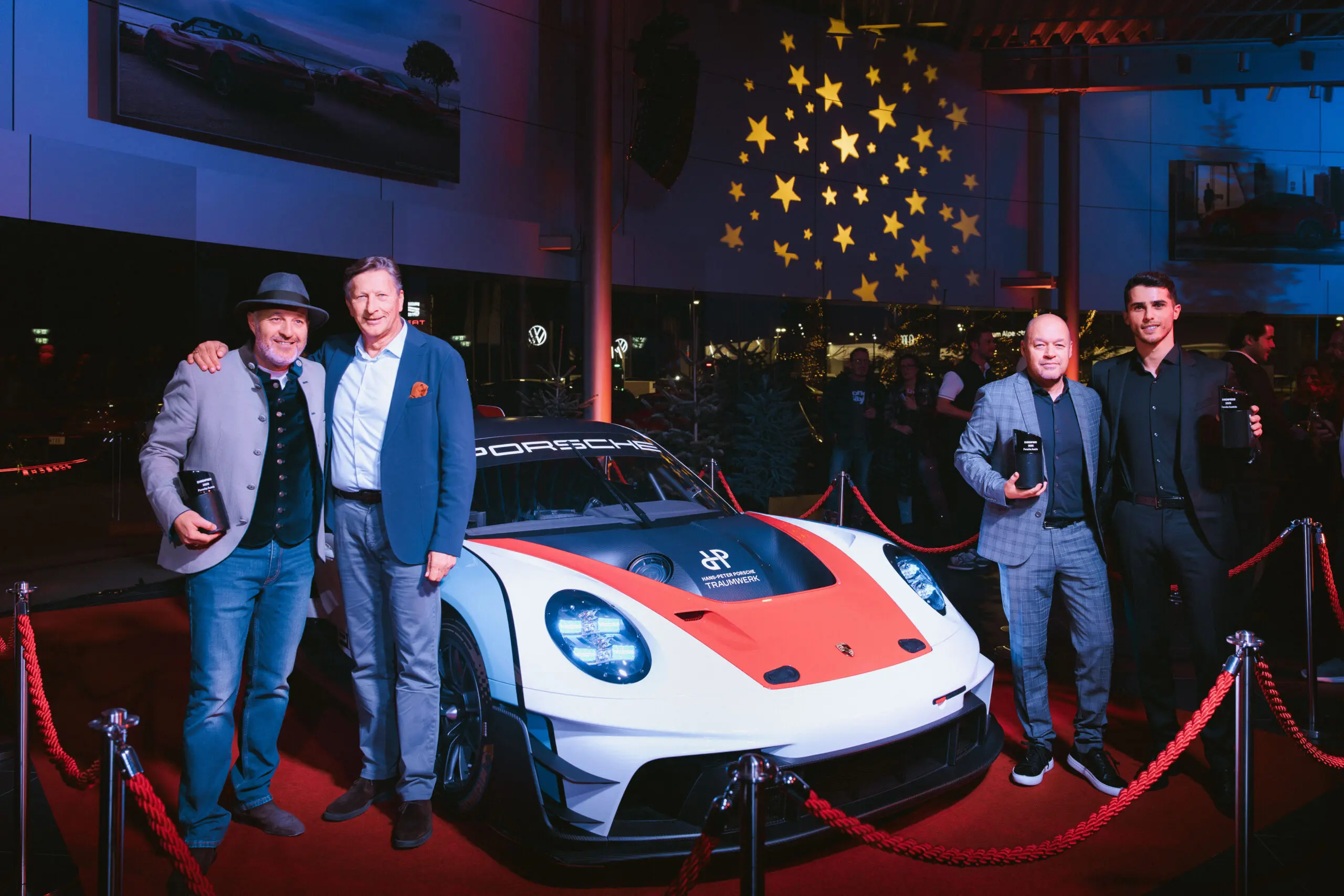 Glanz, Gänsehaut und Motoren: Porsche feiert seine Helden
