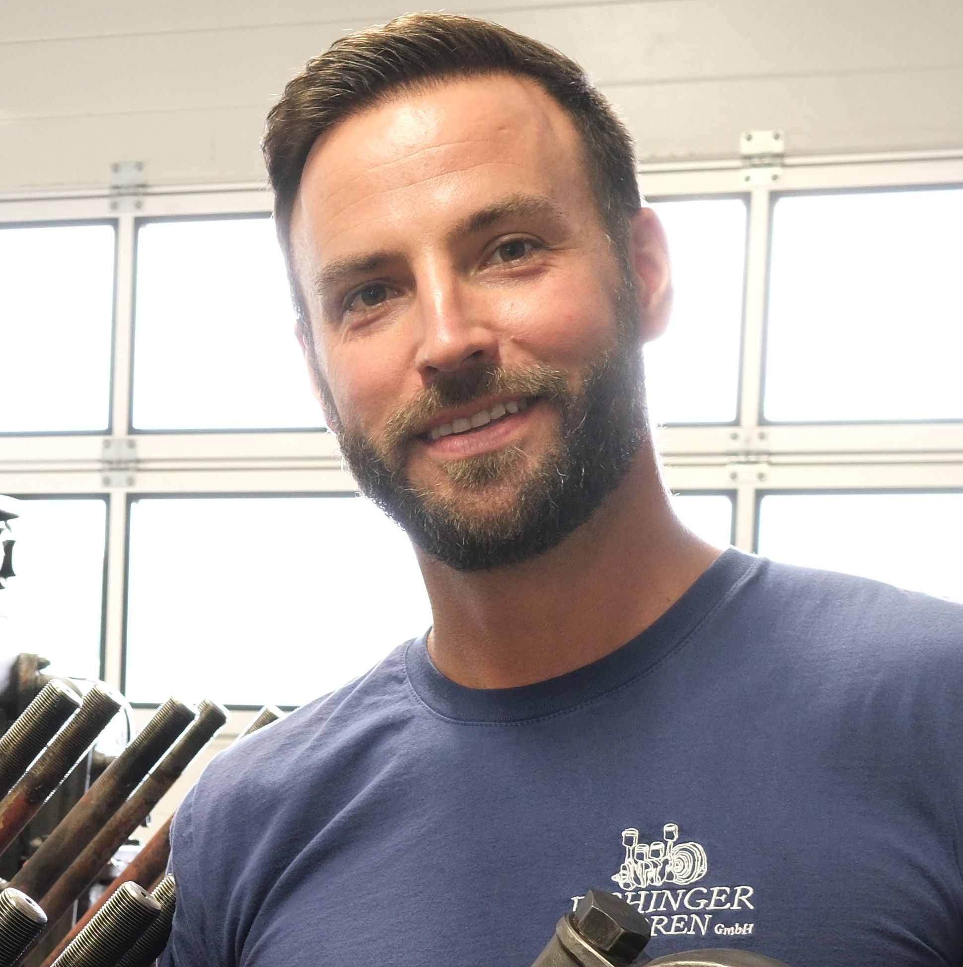 Alexander Eichinger leitet die Motorenwerkstatt mit vier hoch spezialisierten Kfz-Technikern.