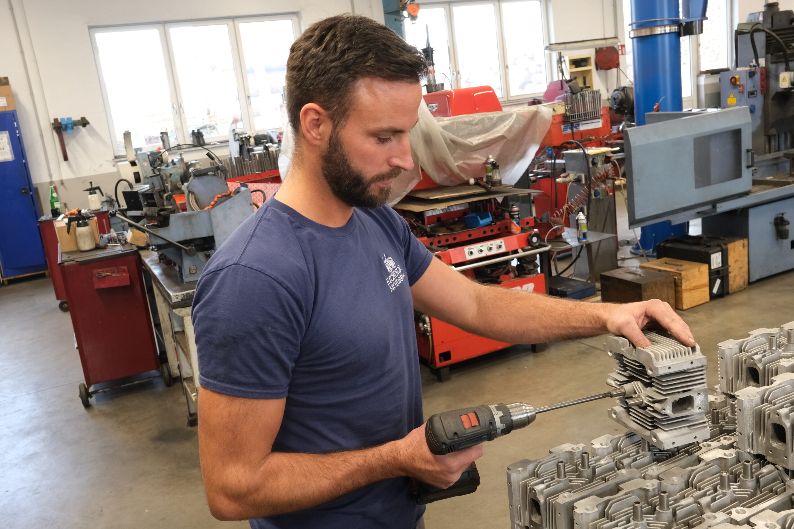 Manchmal müssen die Ventilführungen per Hand nachbearbeitet werden.