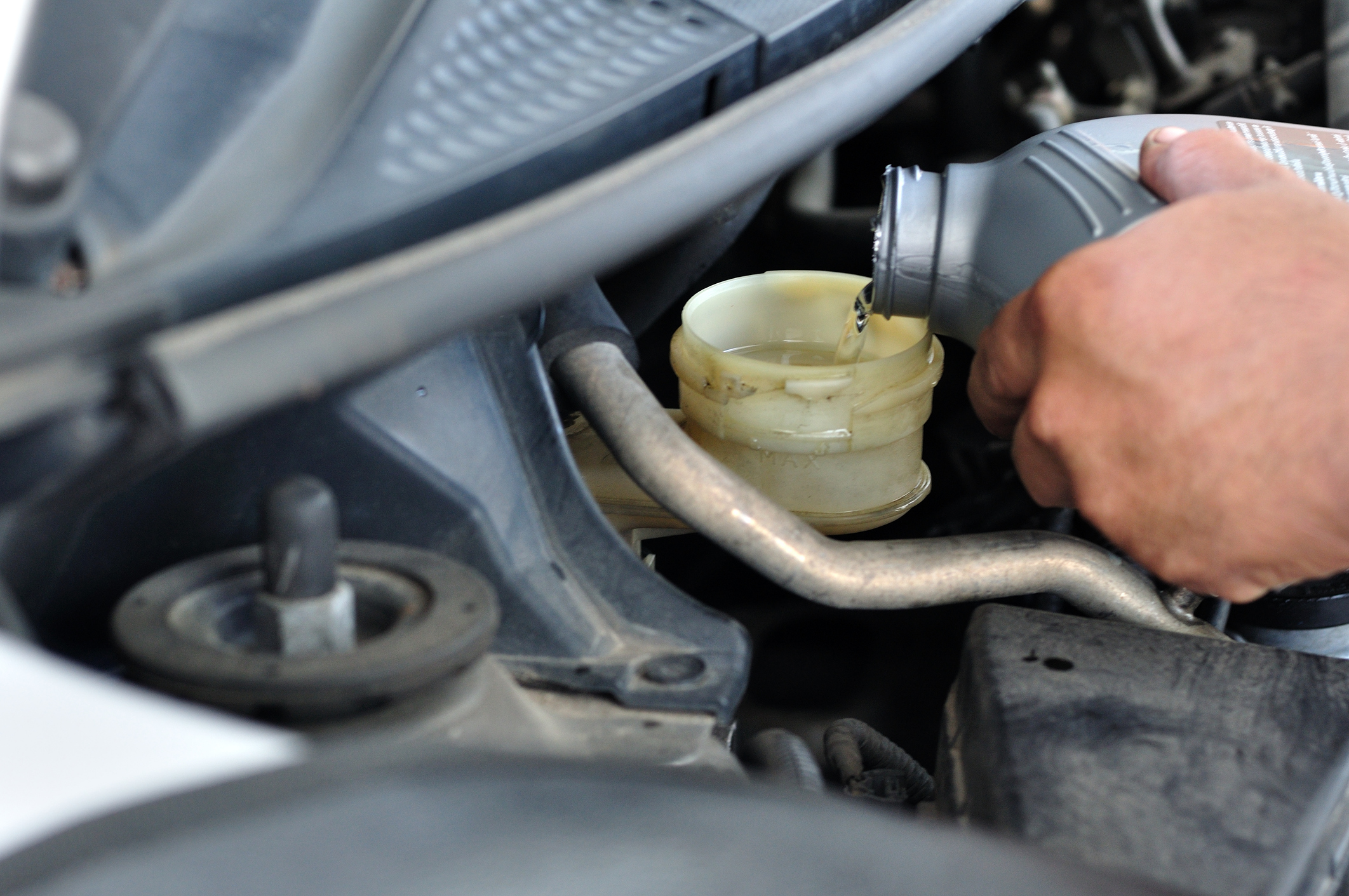 Bremsflüssigkeit mit mehreren Spezifikationen