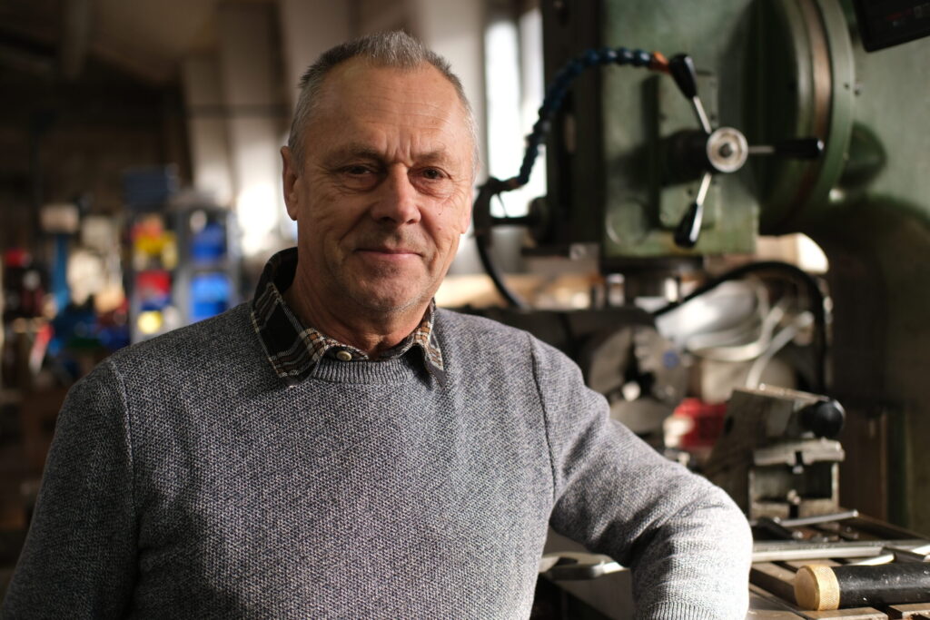 Der heute gefragte Zahnrad-Maßschneider Kurt Riss war in seinem früheren Berufsleben als Lkw-Fahrer und Tankstellenpächter tätig.